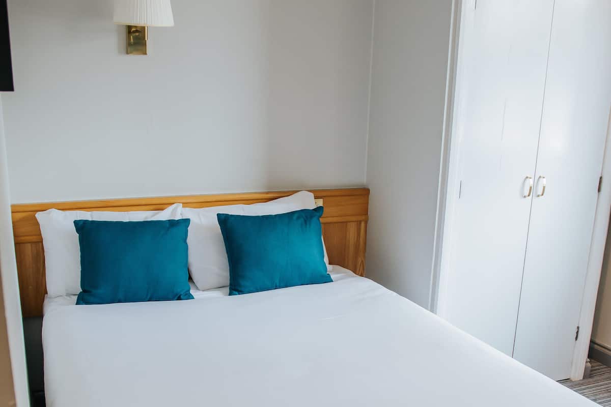 Standard Single Room | Desk, laptop workspace, iron/ironing board, free cots/infant beds