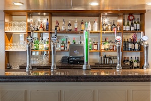 2 bares o lounges, pub 