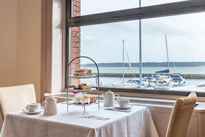 Breakfast, lunch, dinner served; sea views 