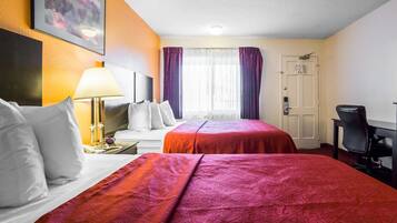 Rom – standard, 2 queensize-senger, ikke-røyk (1st Floor) | Strykejern/-brett, barnesenger og ekstrasenger (mot et tillegg)