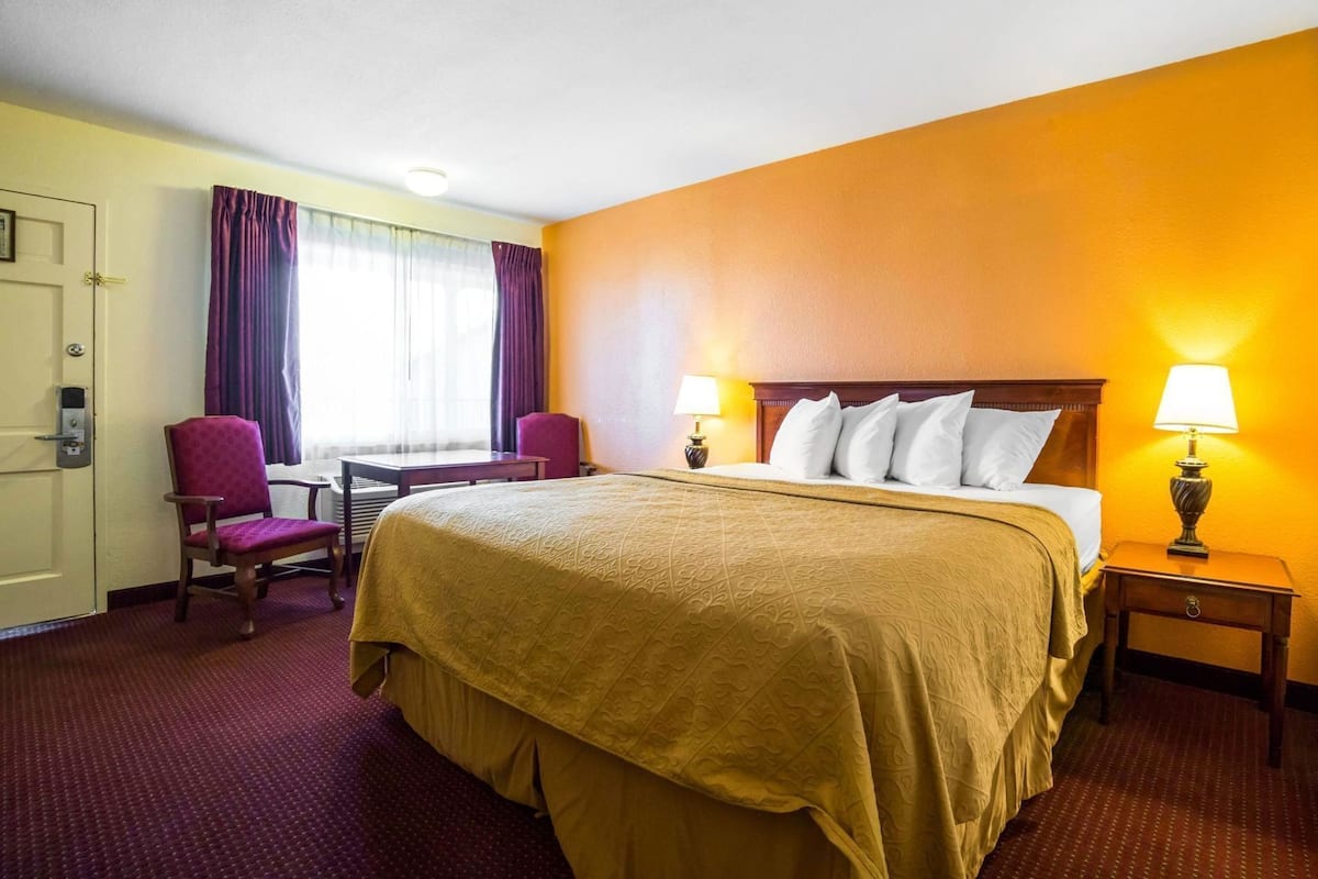 Iron/ironing board, cribs/infant beds, rollaway beds, free WiFi