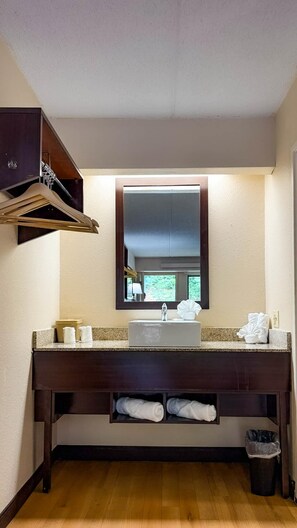 Free toiletries, towels - Motel 6 Atlanta Smyrna / Ballpark (Smyrna)