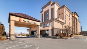 A Comfort Inn hotel with a covered entrance, multiple floors, and a parking lot.