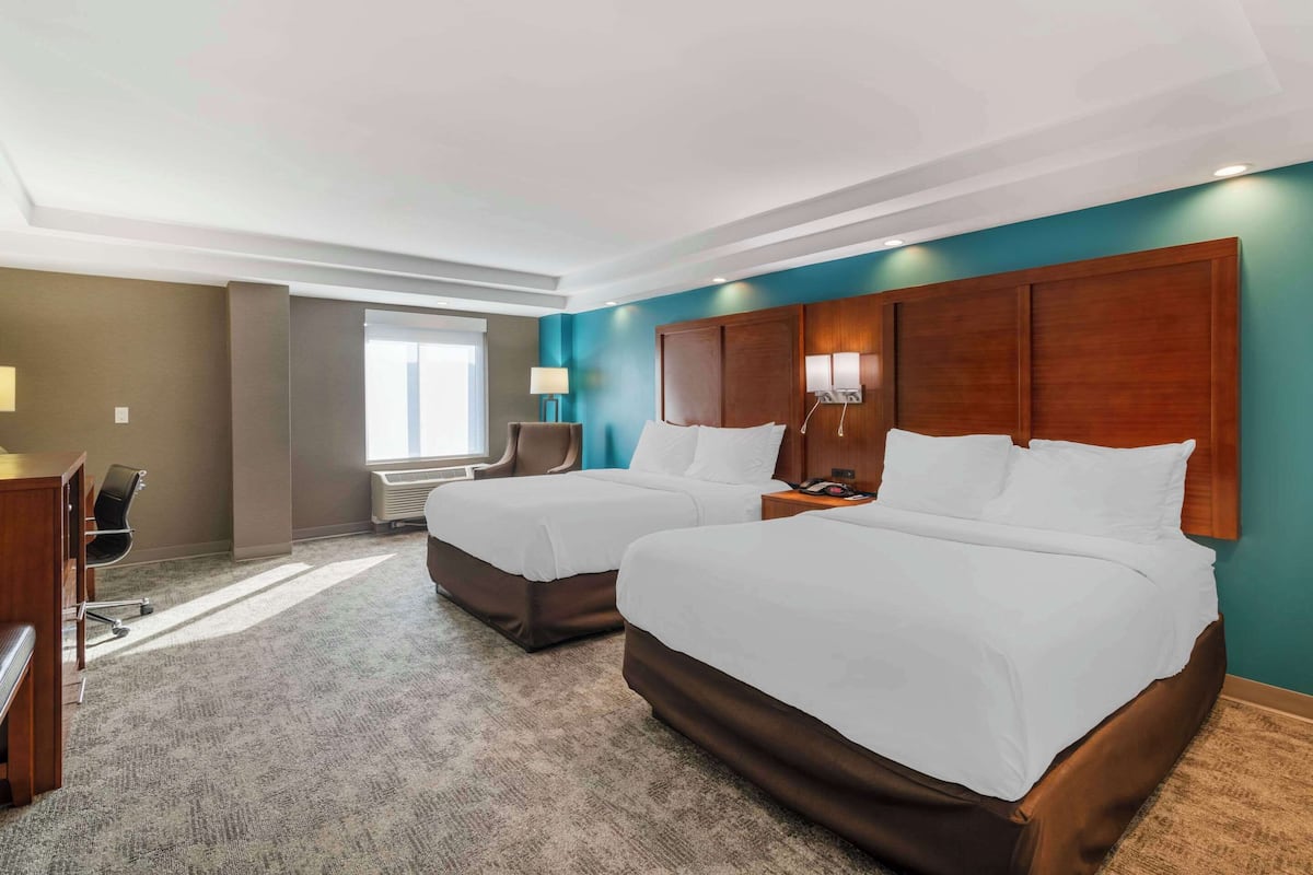 suite, multiple beds, non smoking | premium bedding, memory-foam beds, desk, laptop workspace