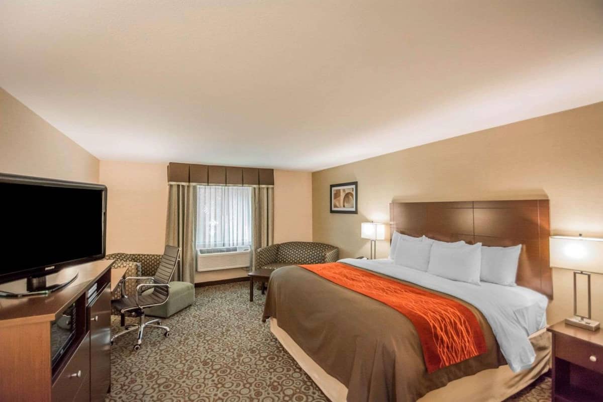 Premium bedding, pillowtop beds, desk, blackout drapes