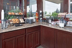 Free daily buffet breakfast  - Ramada by Wyndham Spokane Valley (Spokane Valley)