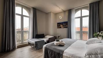 Habitació triple Deluxe | 1 dormitori, roba de llit d'alta qualitat, cobrellits i minibar