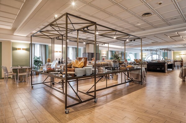 Buffet déjeuner gratuit tous les jours