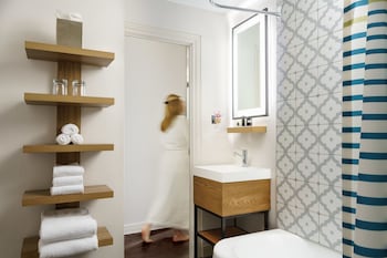 Combined shower/tub, eco-friendly toiletries, hair dryer, towels at Hotel Spero at Union Square