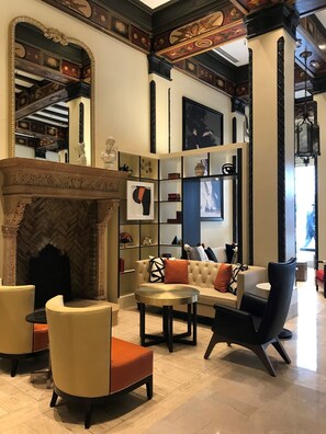 A spacious lobby with a fireplace, seating area, and decorative elements. - Hotel Spero, Vignette Collection by IHG (San Francisco)