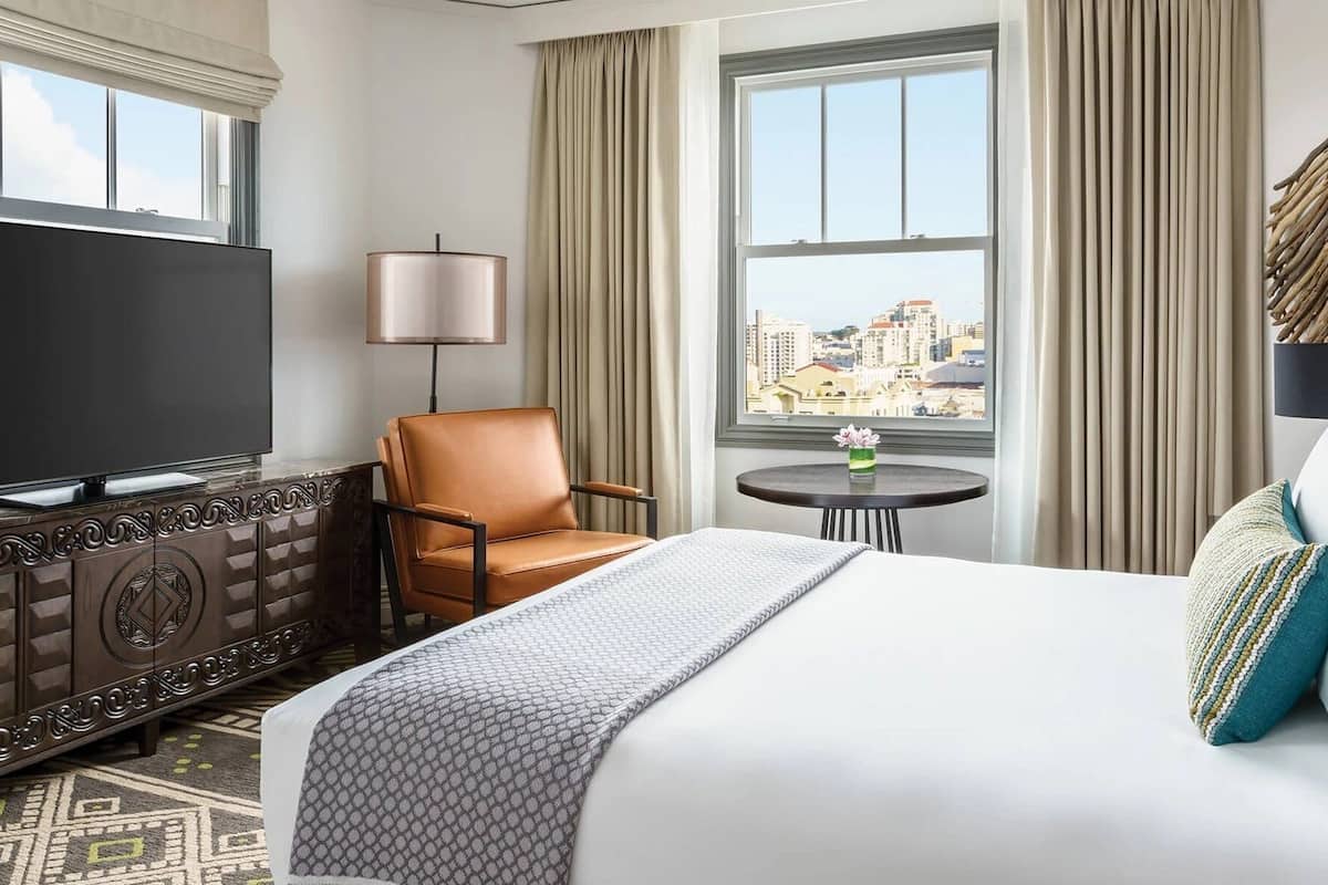 Standard Room, 1 King Bed, Accessible Bathtub, City View (Mobility Accessible) | City view