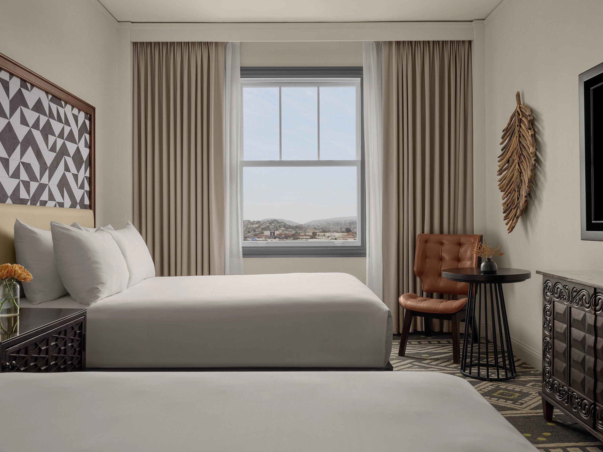 低過敏寢具、客房內保險箱、書桌、筆電工作空間