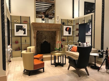 Hotel entrance and lobby at Hotel Spero, Vignette Collection by IHG