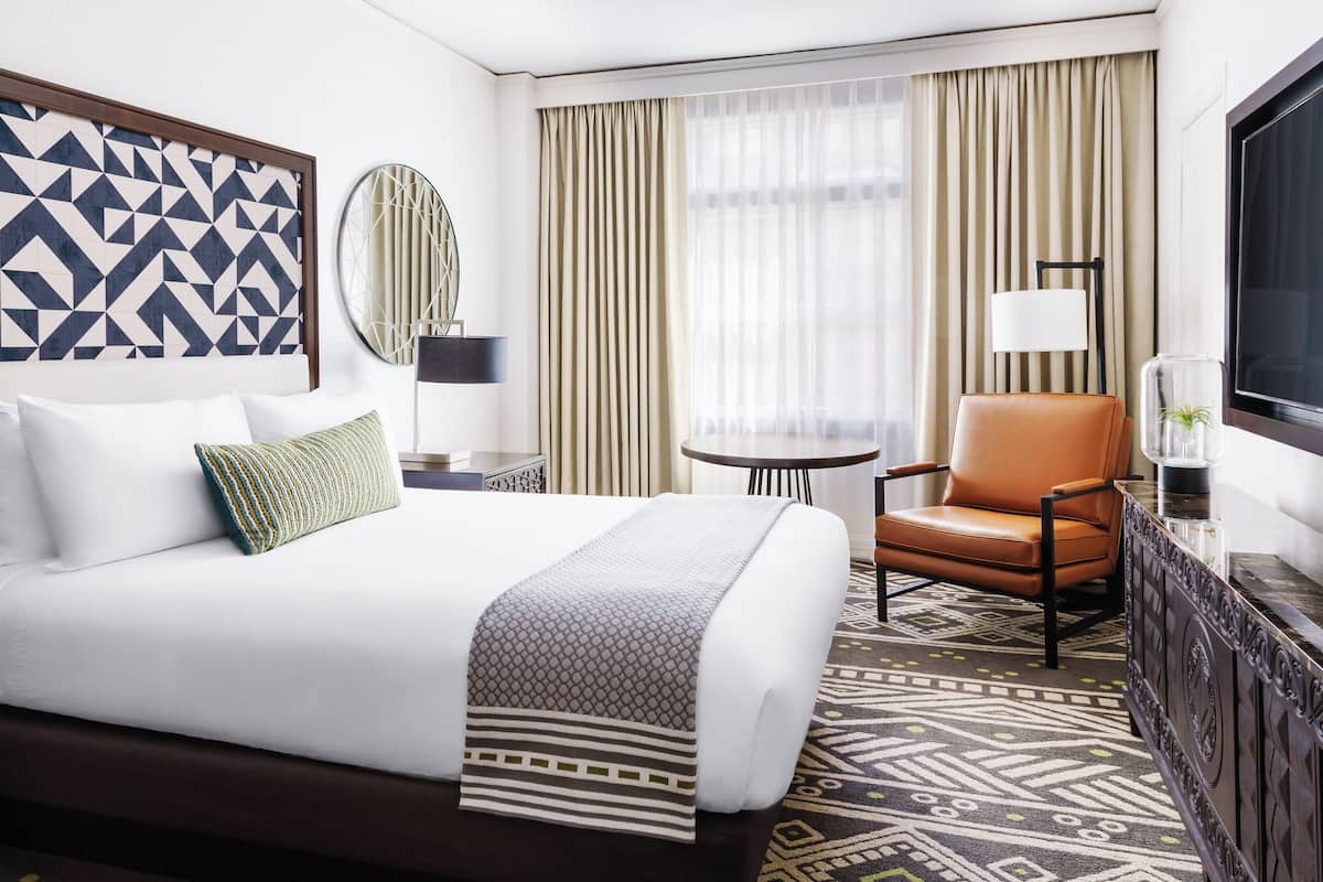 Hypo-allergenic bedding, in-room safe, desk, laptop workspace