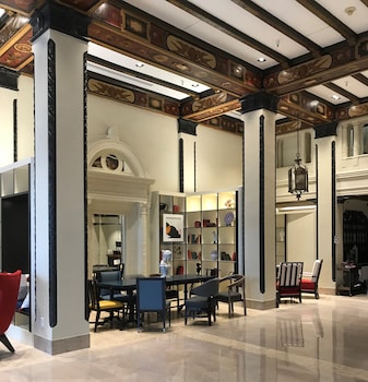 Hotel entrance and lobby at Hotel Spero, Vignette Collection by IHG