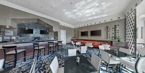 Café da manhã feito na hora todos os dias mediante uma taxa