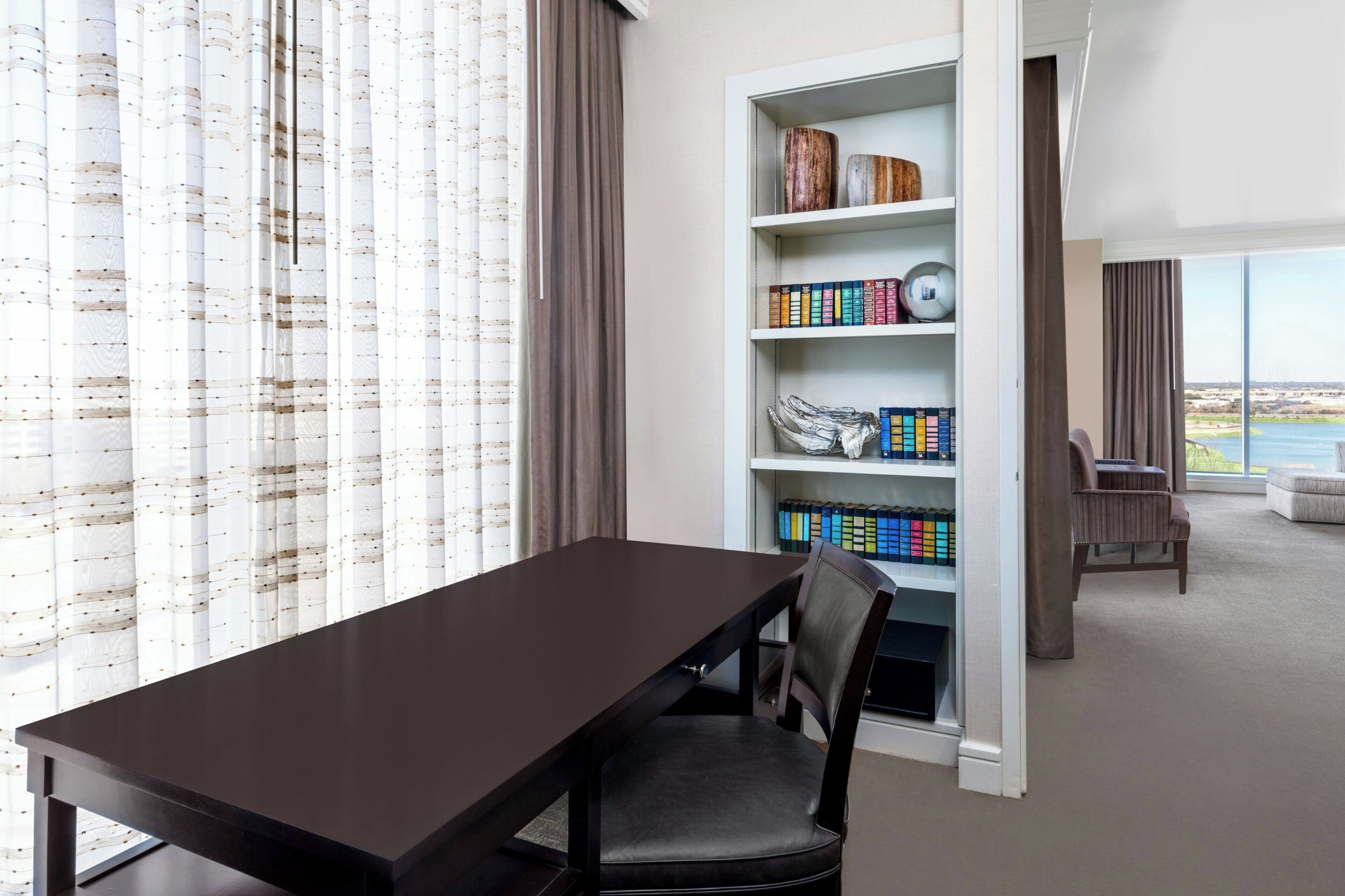 premium bedding, pillow-top beds, in-room safe, desk