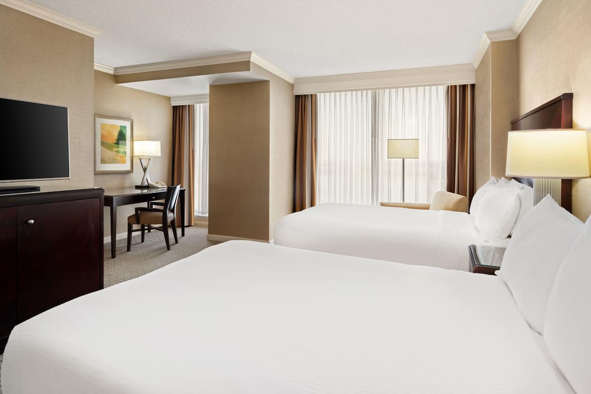 premium bedding, pillow-top beds, in-room safe, desk