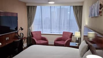 Habitación doble ejecutiva | Decoración personalizada, muebles diferentes y escritorio