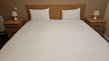 Standard-Doppelzimmer | Individuell dekoriert, individuell eingerichtet, Schreibtisch