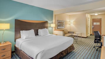 Suite, 1 kingsize-seng, ikke-røyk (with Sofabed) | Sengetøy av topp kvalitet, skrivebord og blendingsgardiner