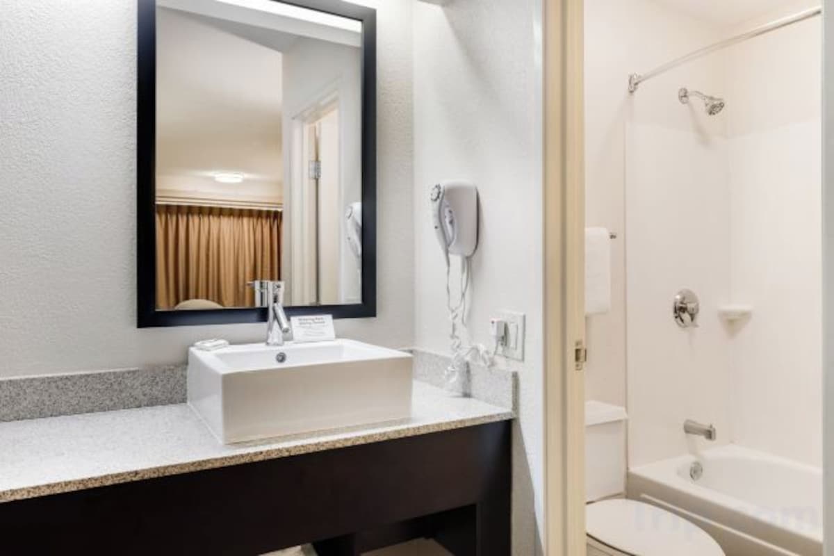 Articles de toilette gratuits, serviettes fournies, savon, shampoing