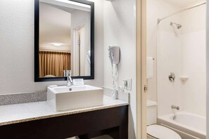 Kostenlose Toilettenartikel, Handtücher, Seife, Shampoo