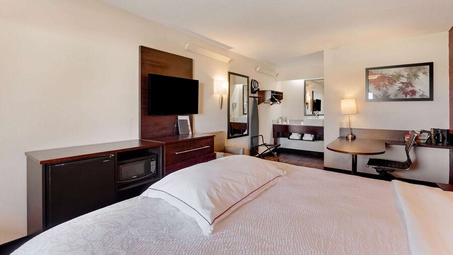 Super 8 by Wyndham Deerfield/Northbrook