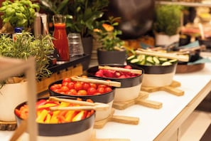 Breakfast area - Radisson Blu Hotel, Hamburg (Hamburg)