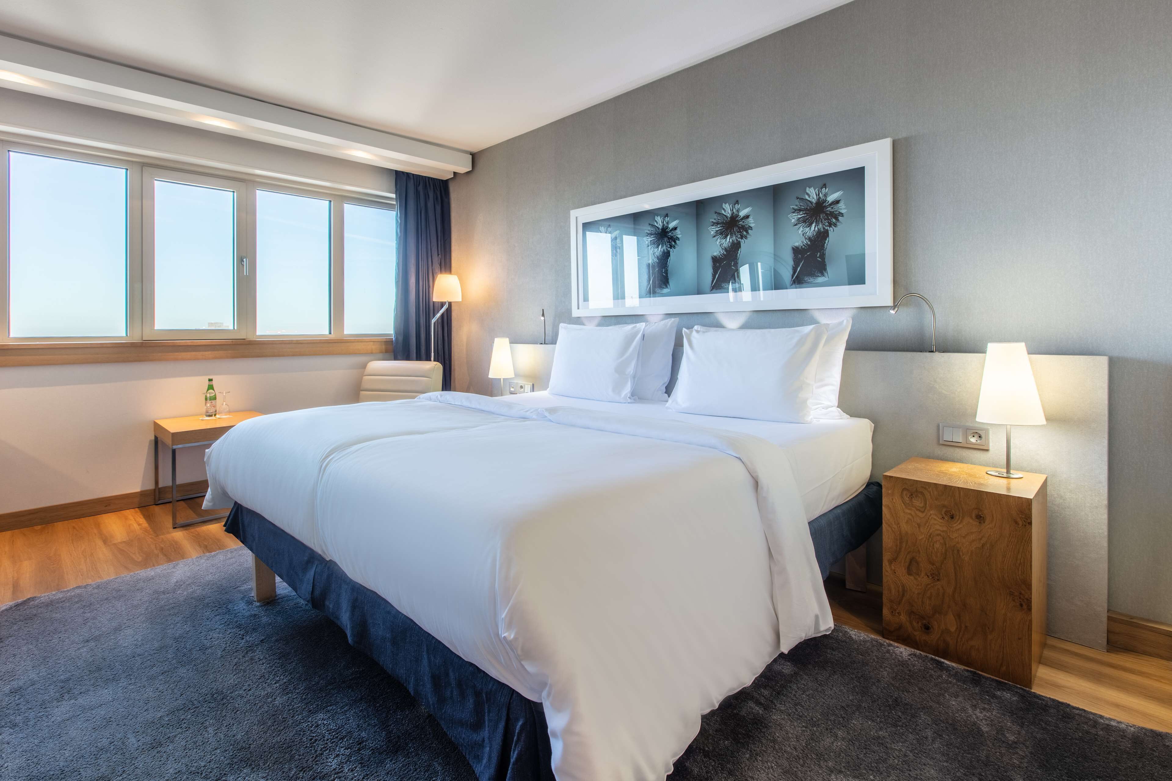 Hypo-allergenic bedding, in-room safe, desk, laptop workspace