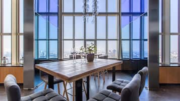 2 bars/lounges, rooftop bar