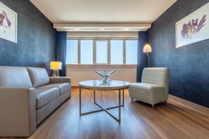 Suite, 1 Bedroom, Park View | Hypo-allergenic bedding, in-room safe, desk, laptop workspace - Radisson Blu Hotel, Hamburg (Hamburg)