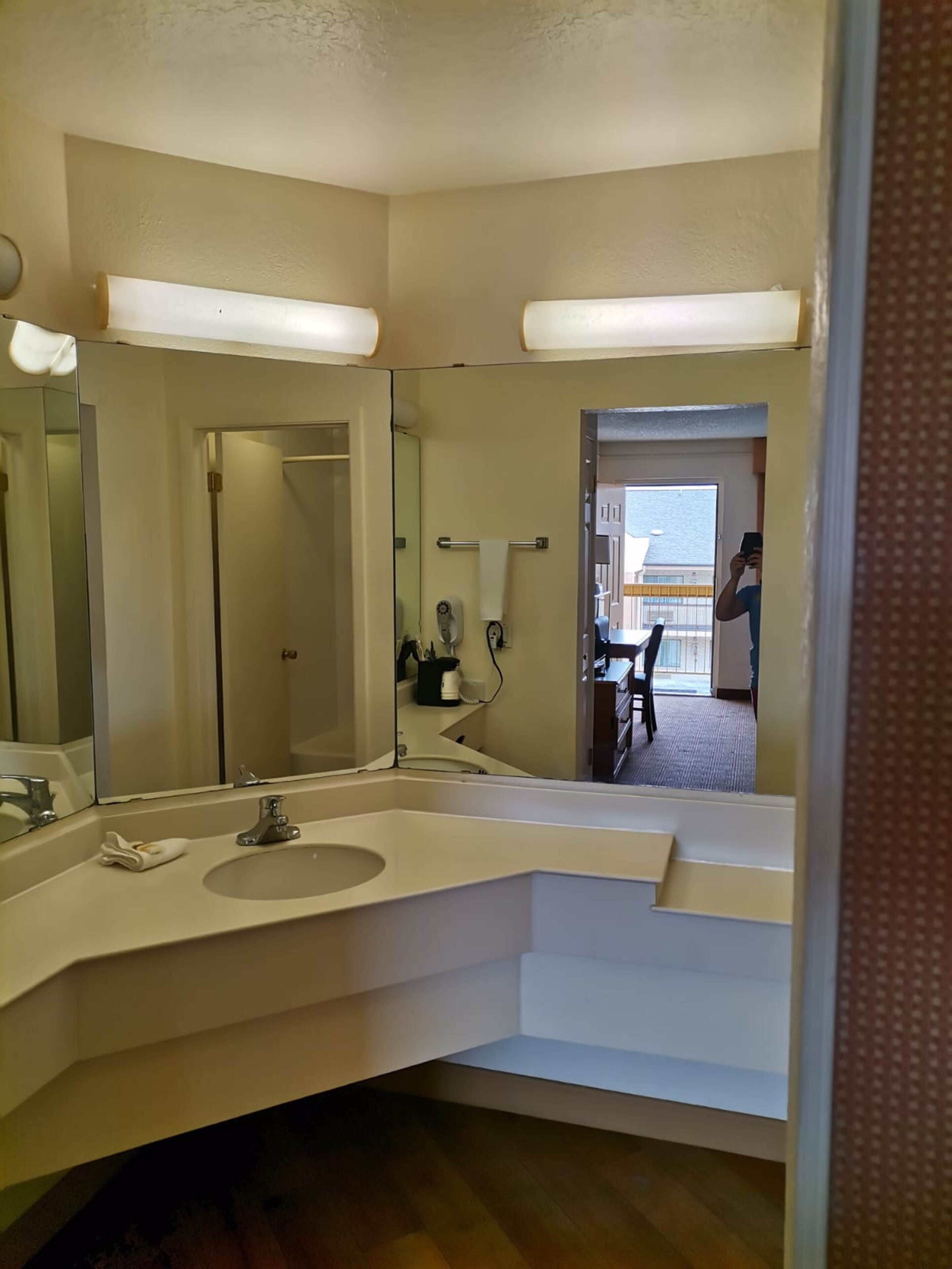 Super 8 by Wyndham San Antonio Near SeaWorld Ingram Park