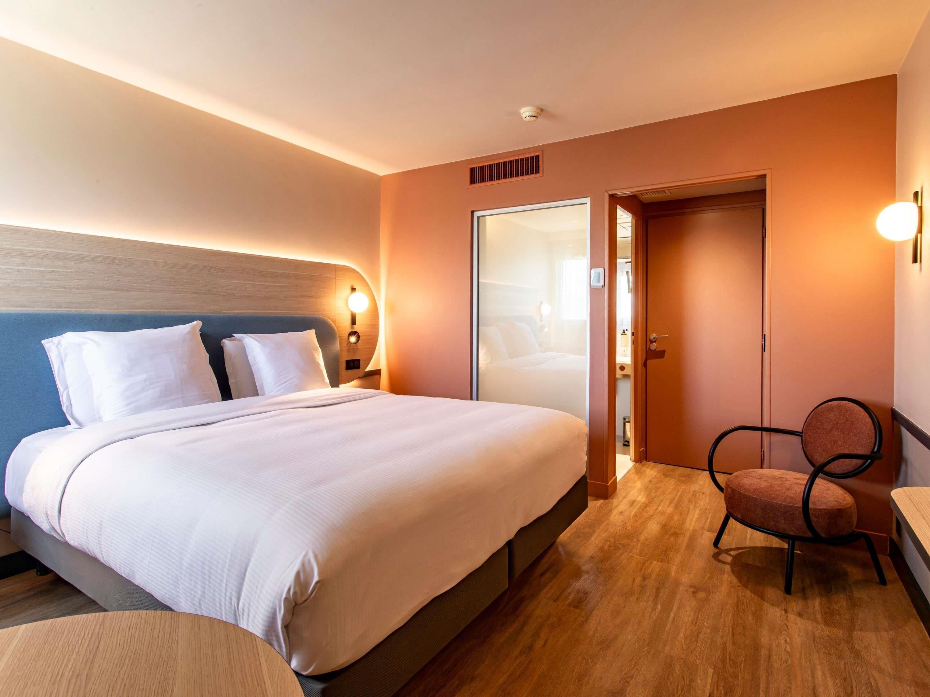 Double room king size bed