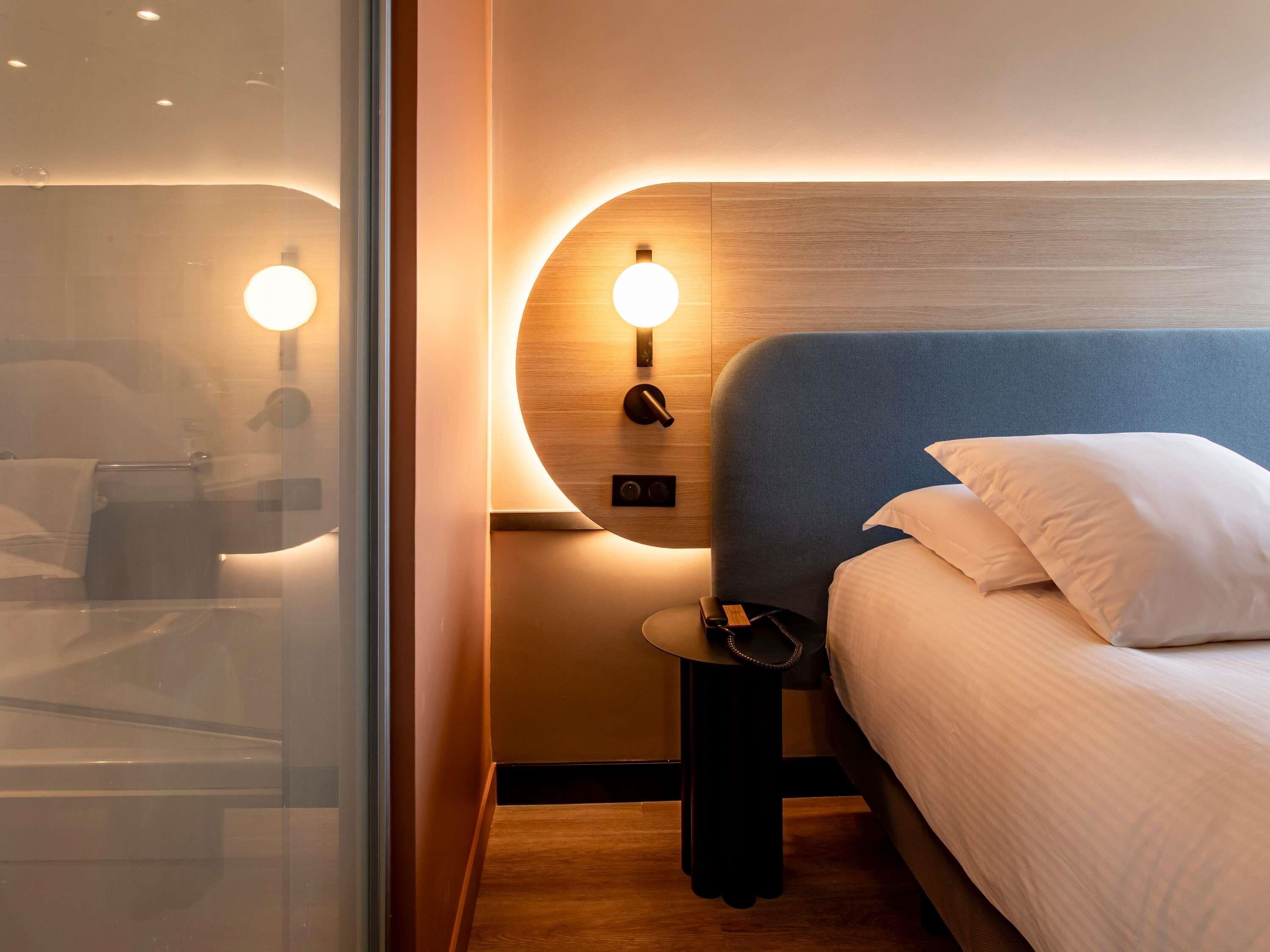 Premium bedding, in-room safe, desk, blackout drapes