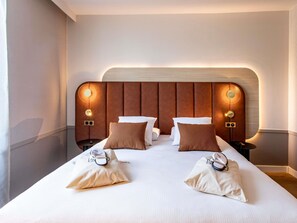Suite, 1 King-Bett und Schlafsofa | Hochwertige Bettwaren, Zimmersafe, Schreibtisch, Verdunkelungsvorhänge