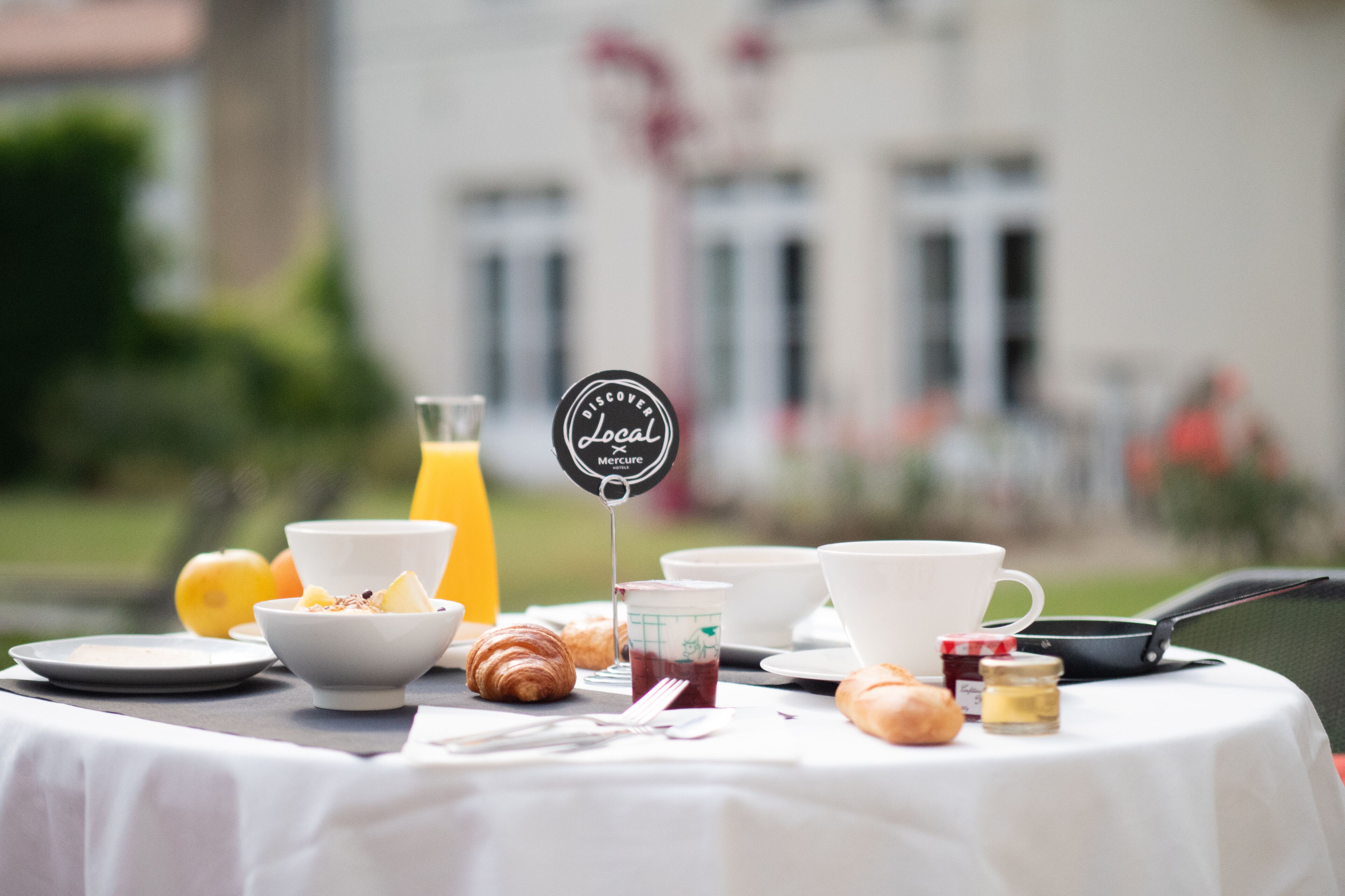 daily buffet breakfast (eur 19 per person)