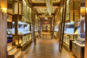 3 restaurants, breakfast, lunch, dinner served; French cuisine