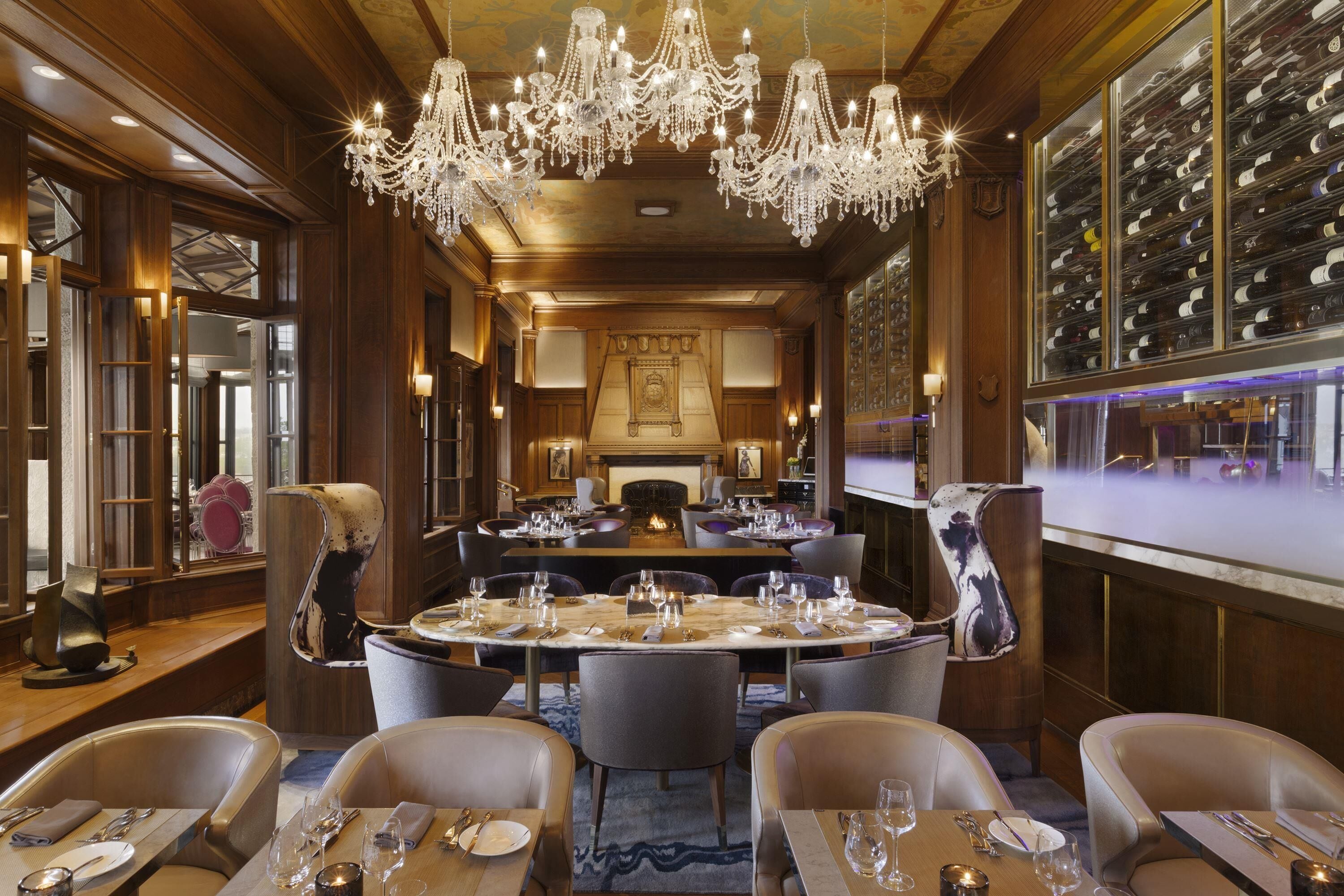 3 restaurants; breakfast, lunch, dinner, and brunch served