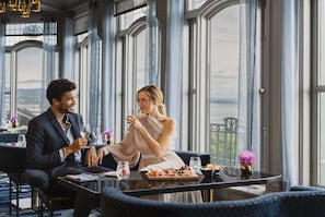 3 restaurants servant le petit déjeuner, le déjeuner et le dîner