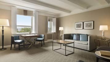 Hochwertige Bettwaren, Daunenbettdecken, Pillowtop-Betten, Minibar