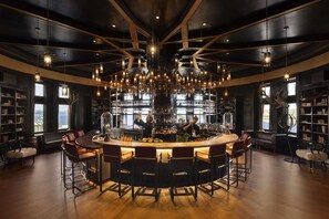 Ocean views, open daily - Fairmont Le Chateau Frontenac (Québec City)