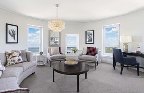 Trudeau Trudeau Suite