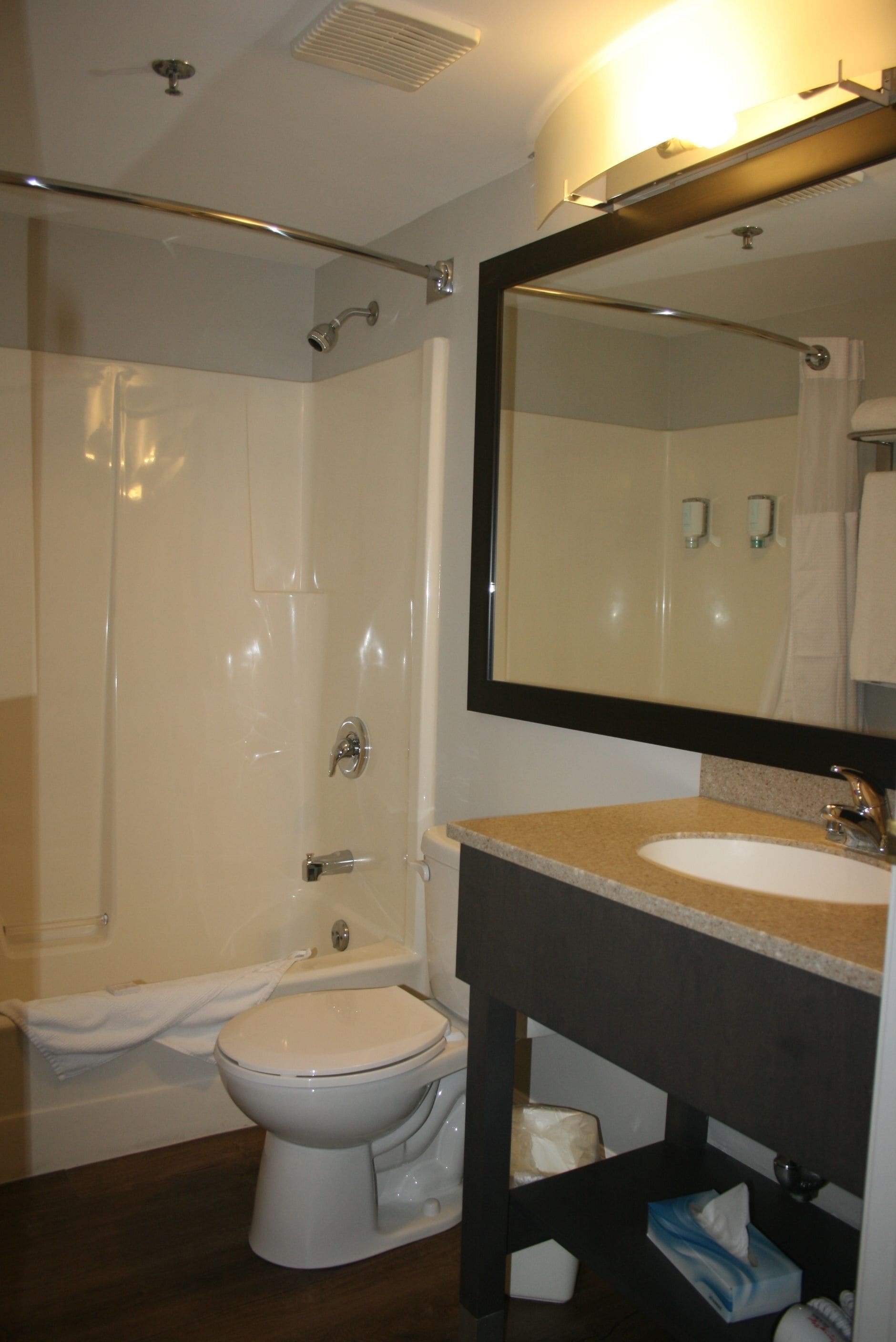 room, 2 double beds, non smoking, ground floor | bathroom | combined shower/bathtub, free toiletries, hair dryer, towels