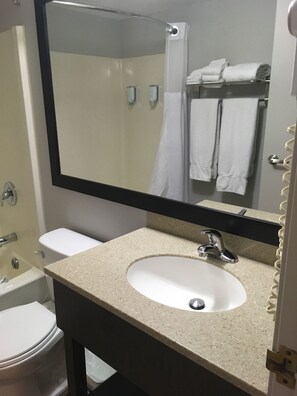 Combined shower/bathtub, free toiletries, hair dryer, towels