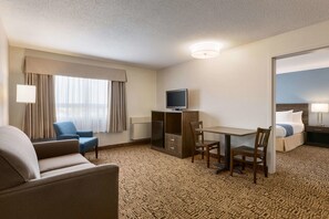 Suite, 1 King Bed, Non Smoking, Ground Floor (One-Bedroom) | In-room safe, desk, iron/ironing board, free cots/infant beds