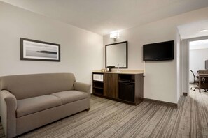 Suite, 1 King Bed, Non Smoking, Ground Floor (One-Bedroom) | In-room safe, desk, iron/ironing board, free cots/infant beds