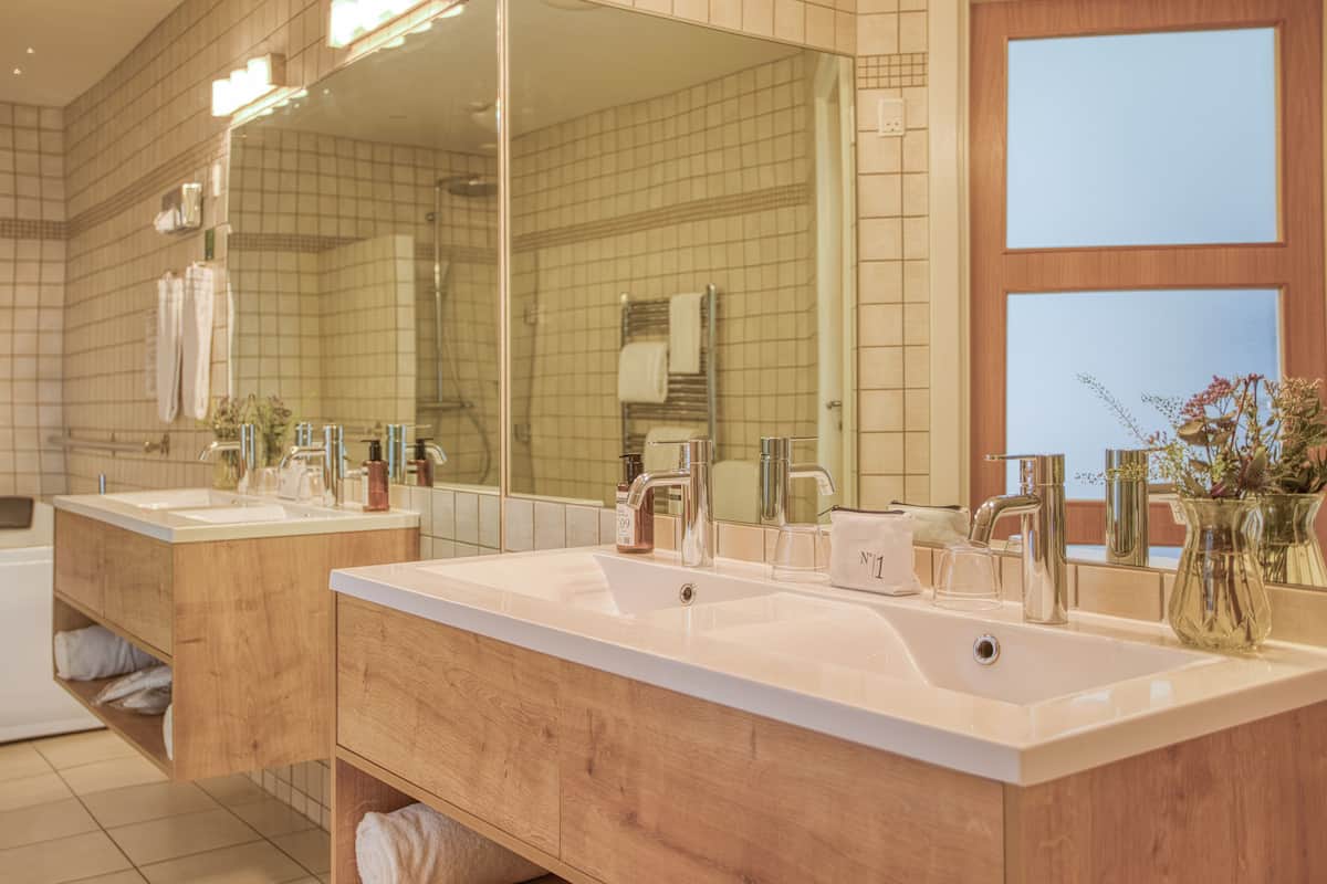 Bathroom amenities