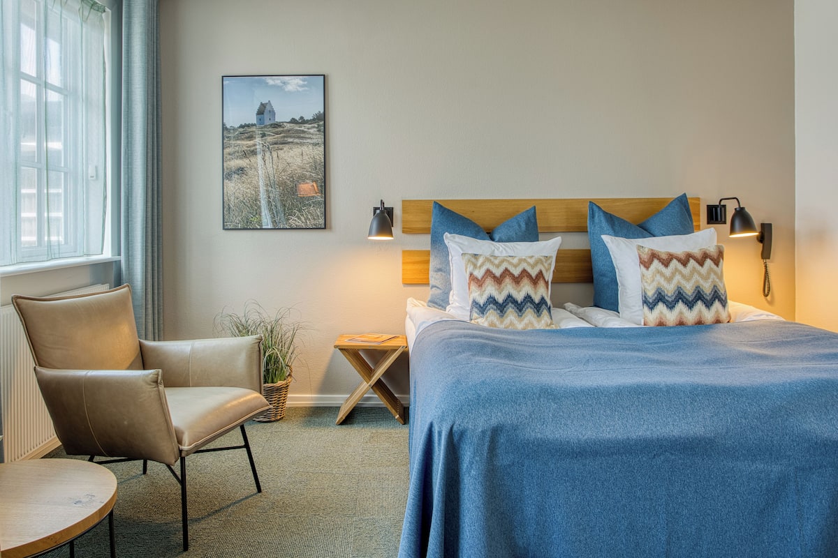Superior Double or Twin Room | Hypo-allergenic bedding available, iron/ironing board (on request)