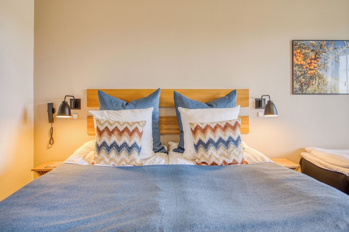 1 bedroom, hypo-allergenic bedding, iron/ironing board, free WiFi